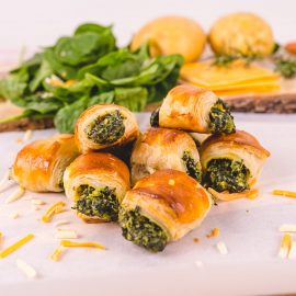 Spinach & Cheese Rolls 30g (16 pcs per Container)